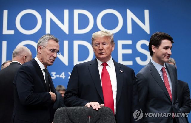 도널드 트럼프 미국 대통령(중앙)과 쥐스탱 트뤼도 캐나다 총리(우측)