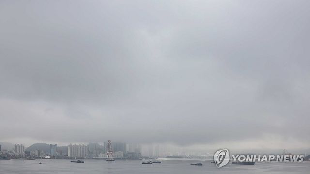 마산 앞바다 하늘 흐림