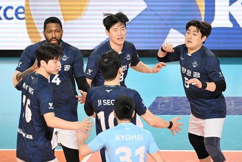 득점 후 기뻐하는 대한항공 선수들