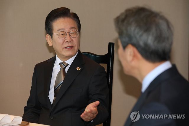 발언하는 이재명 대표