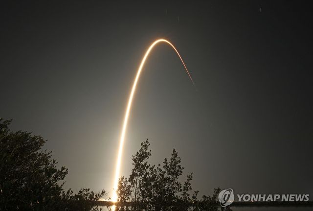 달 탐사선 '아테나' 등을 싣고 발사된 팰컨9 로켓의 궤적 