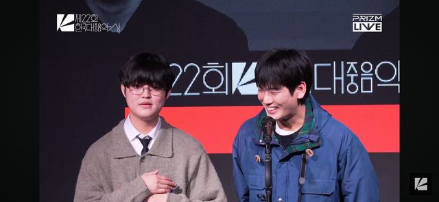 올해의 신인 산만한시선