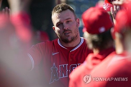 시범경기에서 첫 홈런을 날린 트라우트