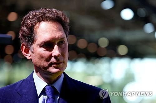 존 엘칸 스텔란티스 회장