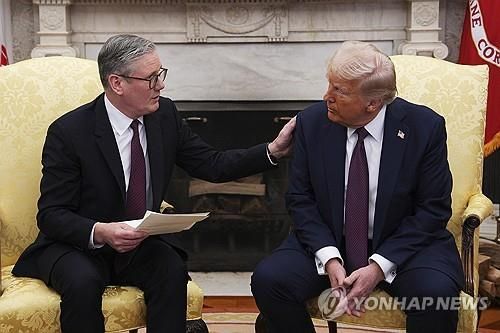 회담하는 트럼프 미 대통령과 스타머 영국 총리