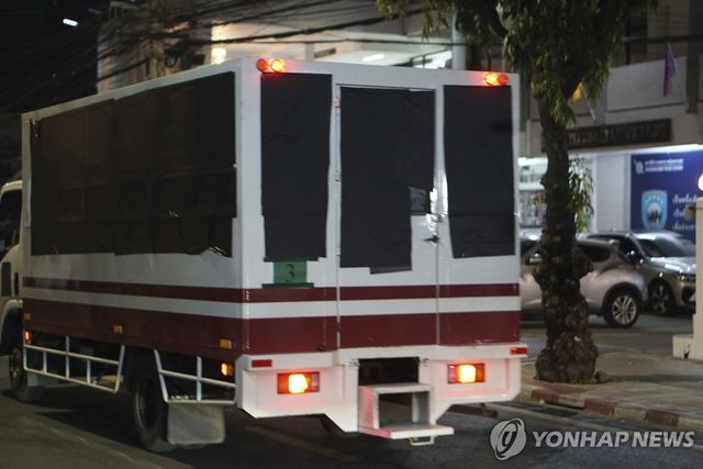 태국 이민국수용소 떠나는 트럭