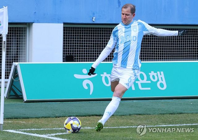 코너킥 하는 보야니치