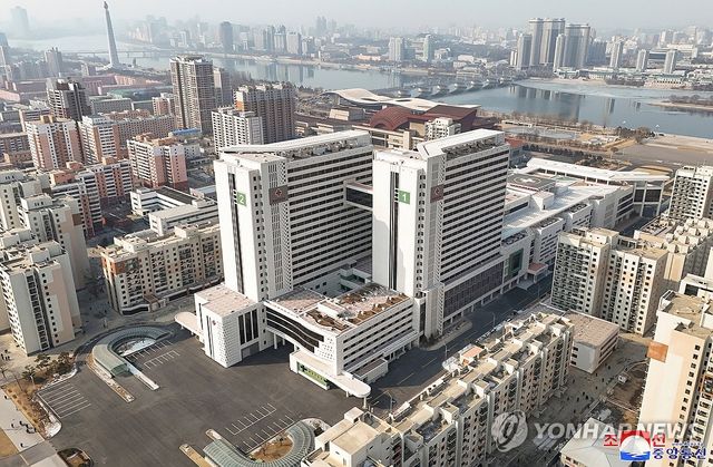 김정은, 평양종합병원 시찰