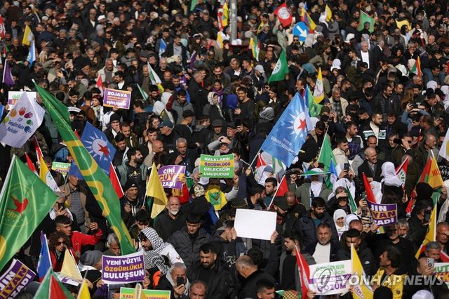 친쿠르드족 집회