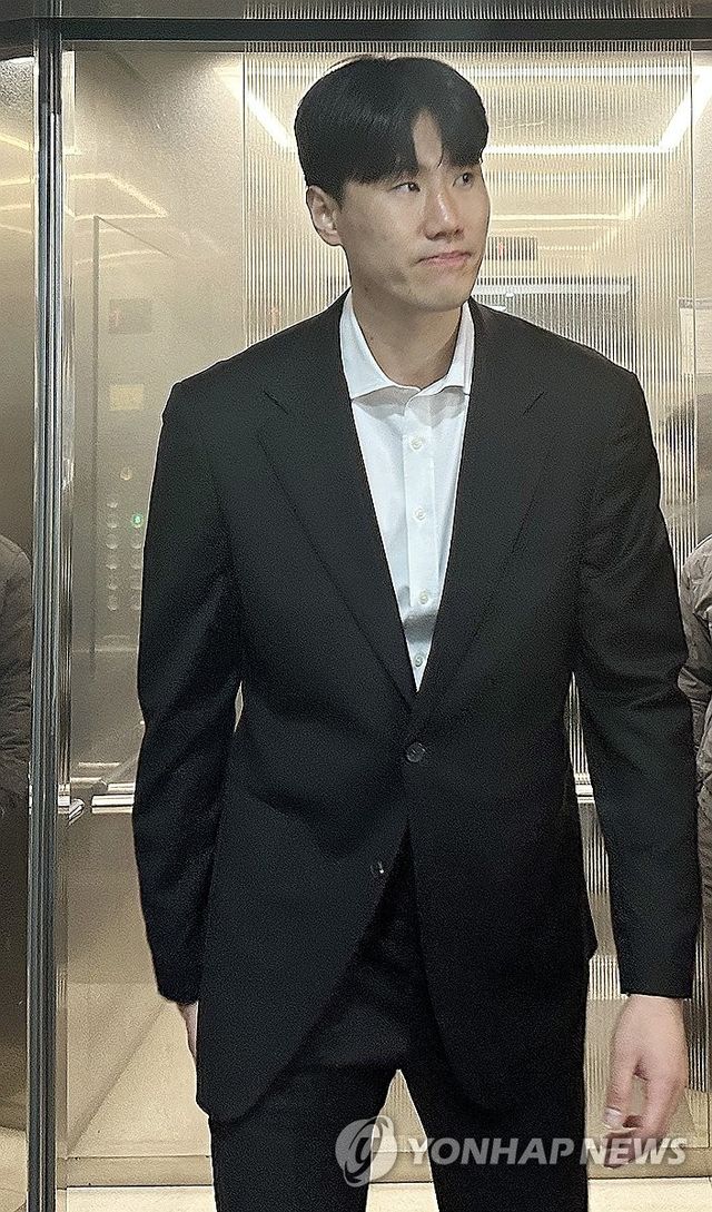 프로농구 재정위 출석하는 김민욱