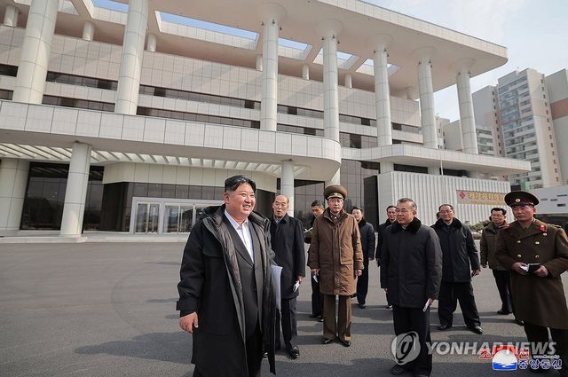 김정은, 평양종합병원 시찰