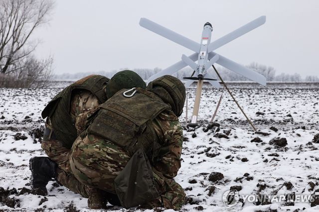쿠르스크 지역에서 공격용 무인기 발사를 준비 중인 러시아군