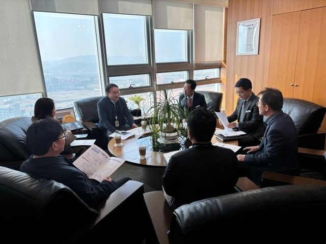 지난 26일 기업 방문한 보령시 관계자들