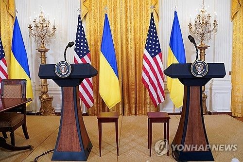 텅빈 기자회견장