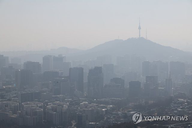 기온 올라가자 미세먼지 가득