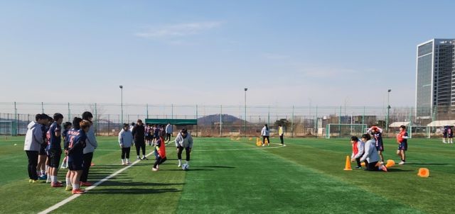 유영실 서울시청 감독이 기획한 여자축구 일일 교습