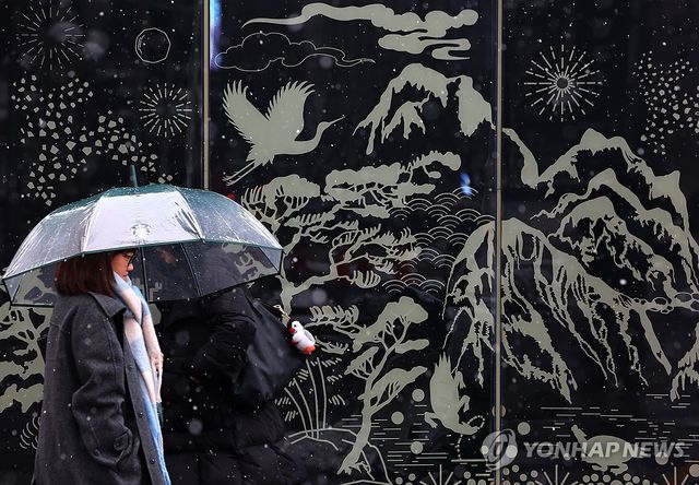 눈 내리는 출근길 풍경