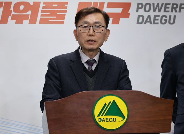 기자회견하는 권오상 대구시 환경수자원국장