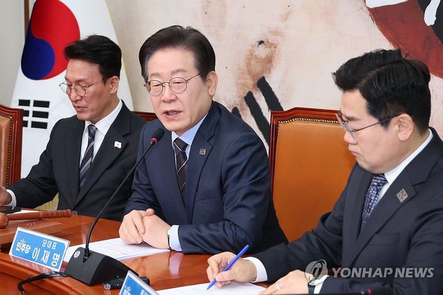 발언하는 이재명 대표