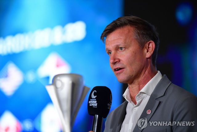 제시 마쉬 캐나다 대표팀 감독