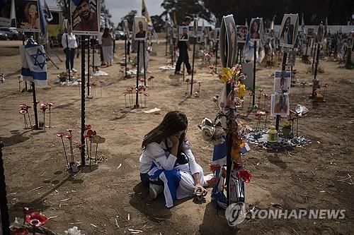 이스라엘 남부 레임 키부츠 인근 하마스 기습공격 희생자 추모 시설
