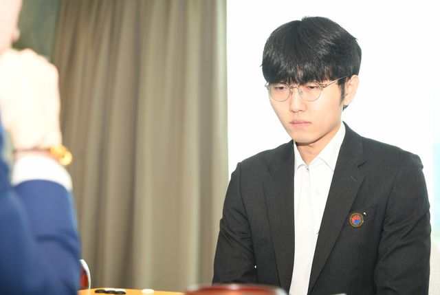 신진서 9단이 난양배에서 초대 우승을 차지했다.