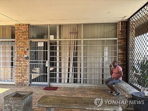 미국의 원조 중단으로 문 닫은 남아공 요하네스버그 소웨토의 HIV/AIDS 치료 센터