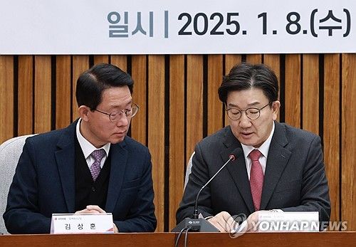 논의하는 권성동 원내대표와 김상훈 정책위의장