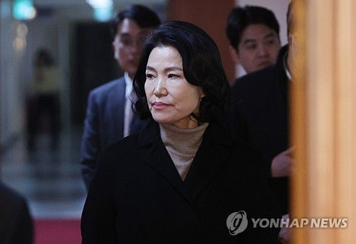 국무회의 입장하는 방통위원장