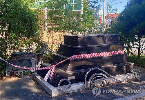 철거된 정율성흉상