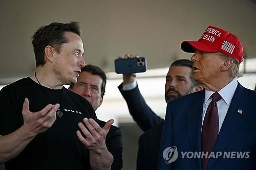 머스크(좌)와 트럼프 대통령