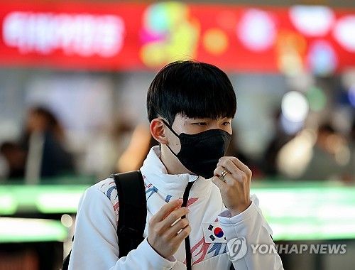 마스크 쓰는 정재원