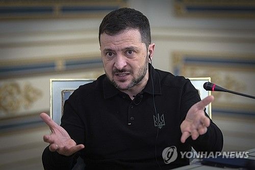 인터뷰하는 볼로디미르 젤렌스키 우크라이나 대통령