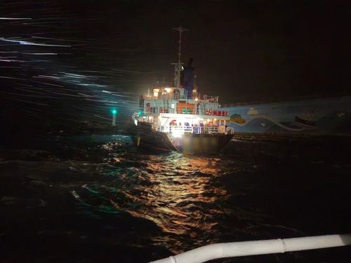 제주 성산항 화물선 방파제 충돌 사고