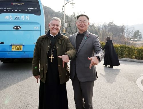 하비에르 아파리시오 수아레스 총재와 김재욱 칠곡군수