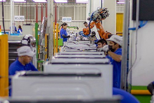 삼성전자 멕시코 케레타로 공장 내 작업 모습