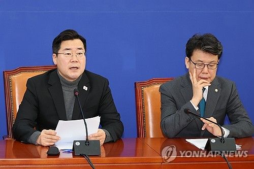 발언하는 박찬대 원내대표