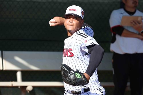 불펜피칭하는 LG 에르난데스