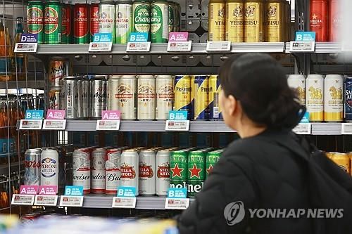 서울 시내 한 대형마트에 진열된 일본맥주와 중국맥주