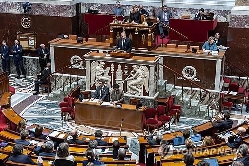 3일 프랑스 하원에서 연설하는 프랑스 총리