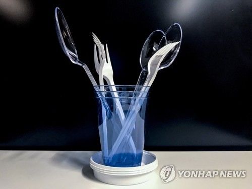 "보통 건강한 사람들 뇌 속에 플라스틱 숟가락 하나씩 들어있다" [EPA 연합뉴스 자료사진. 재판매 및 DB 금지]