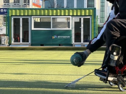 론볼 경기장 옆에 설치된 컨테이너