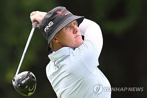 린드블라드의 티샷.