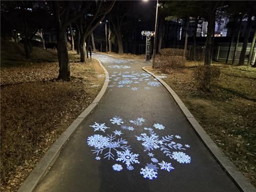 영등포공원에 설치된 야간 경관조명