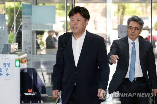 공판 출석하는 김용 전 민주연구원 부원장