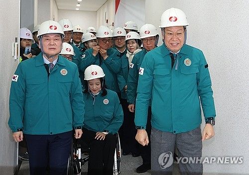 평택 고덕변전소 찾은 권영세 비상대책위원장