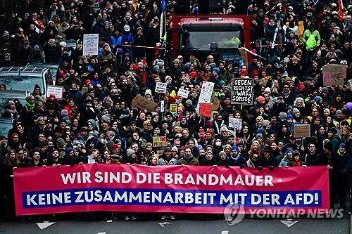 "우리가 방화벽이다" 극우 반대 시위