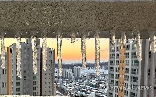 폭설과 한파에 갇힌 광주 도심