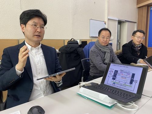 이명 디지털치료기기 설명하는 송재준 대표 