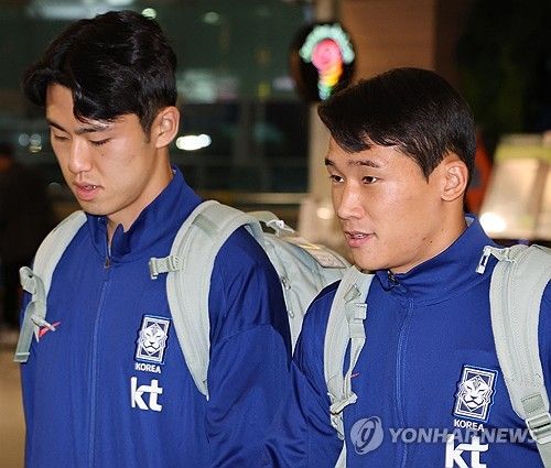 출국하는 축구 국가대표팀 이기혁-이태석